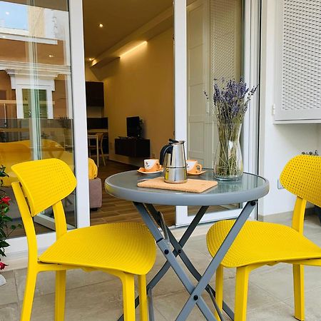 Domus13-With Private Parking Apartment Bari Bagian luar foto