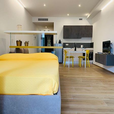 Domus13-With Private Parking Apartment Bari Bagian luar foto