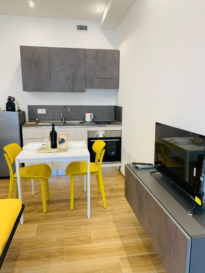 Domus13-With Private Parking Apartment Bari Bagian luar foto