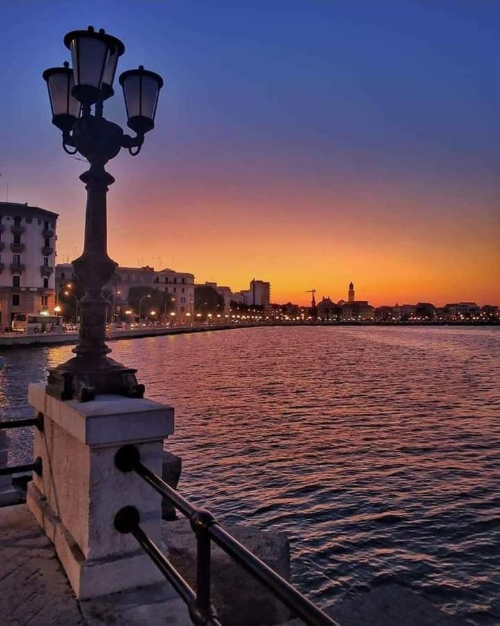 Domus13-With Private Parking Apartment Bari Bagian luar foto