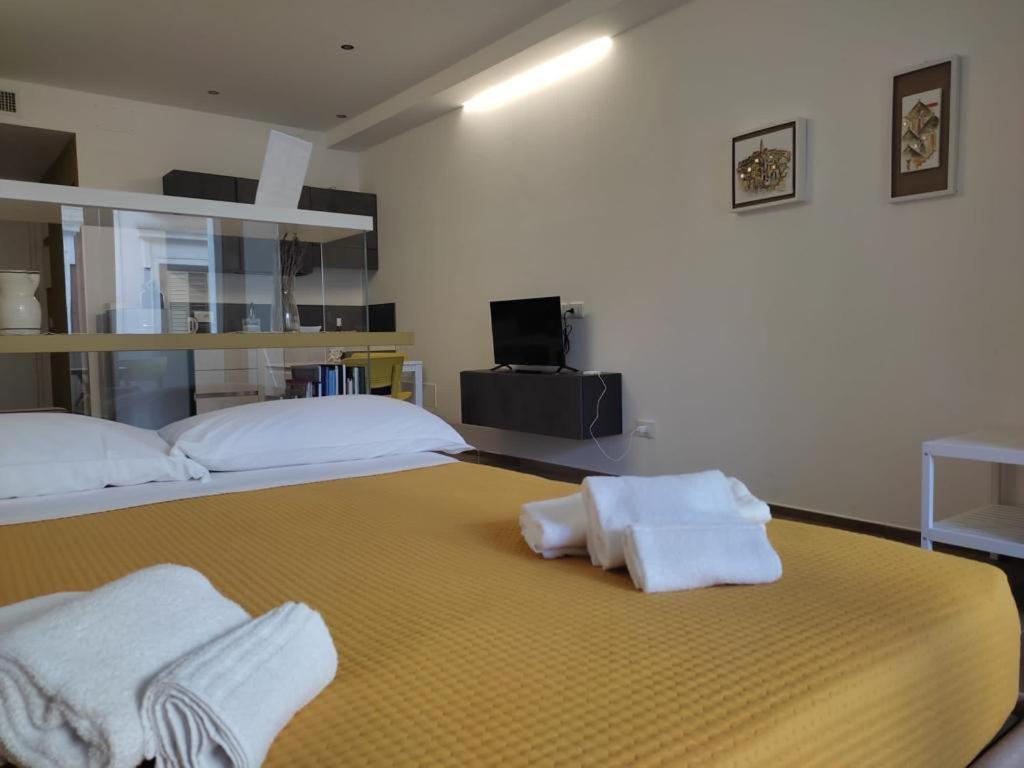 Domus13-With Private Parking Apartment Bari Bagian luar foto