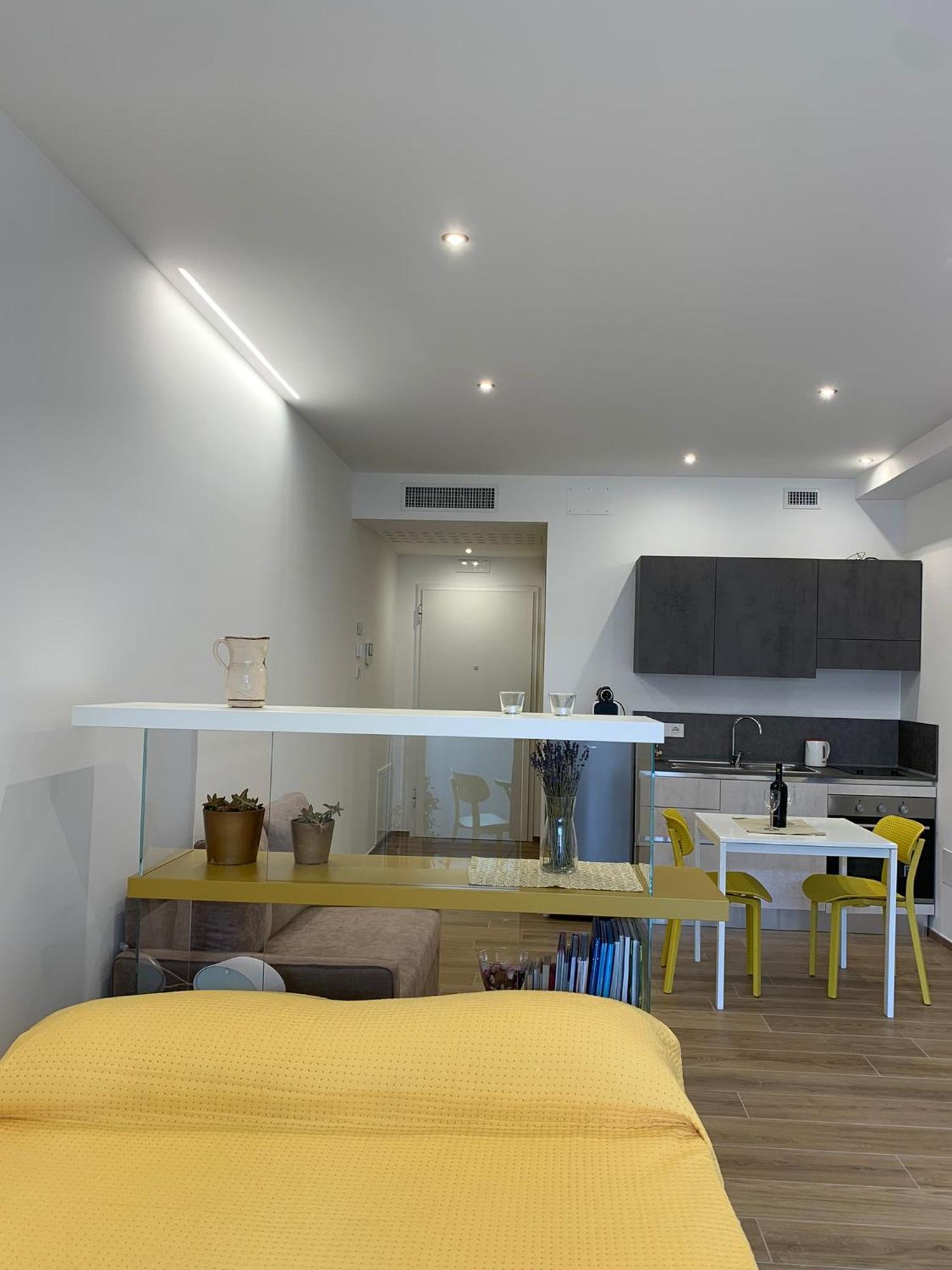 Domus13-With Private Parking Apartment Bari Bagian luar foto