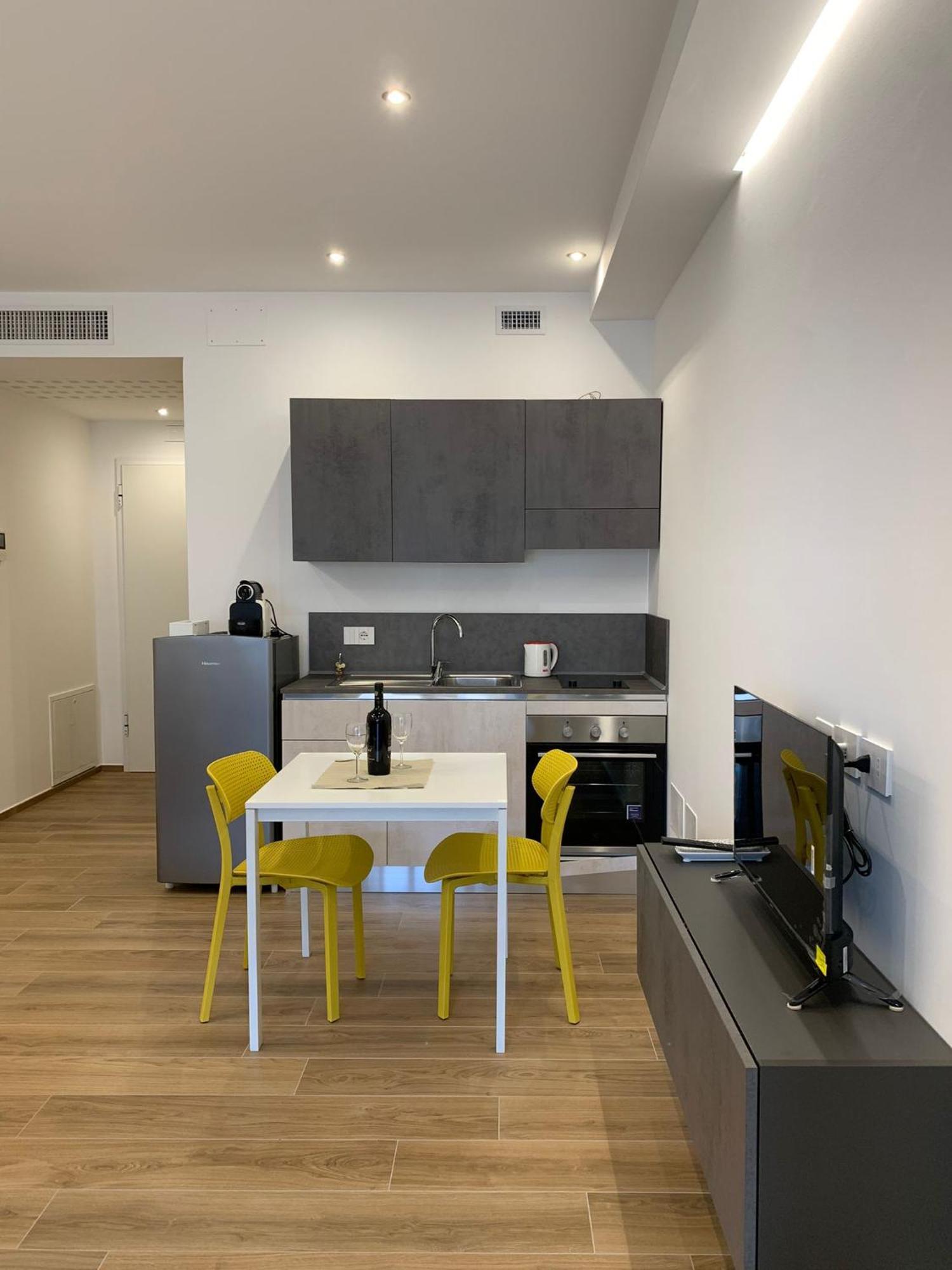 Domus13-With Private Parking Apartment Bari Bagian luar foto
