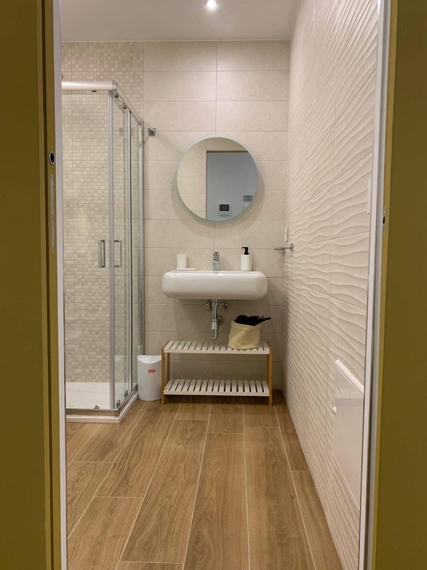 Domus13-With Private Parking Apartment Bari Bagian luar foto