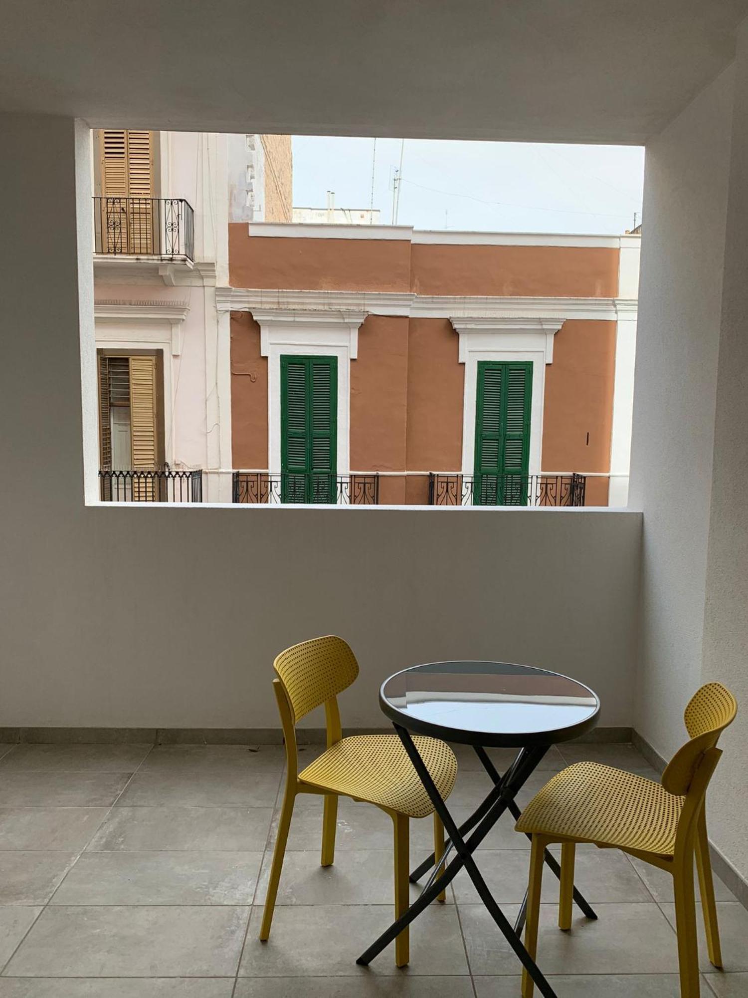 Domus13-With Private Parking Apartment Bari Bagian luar foto