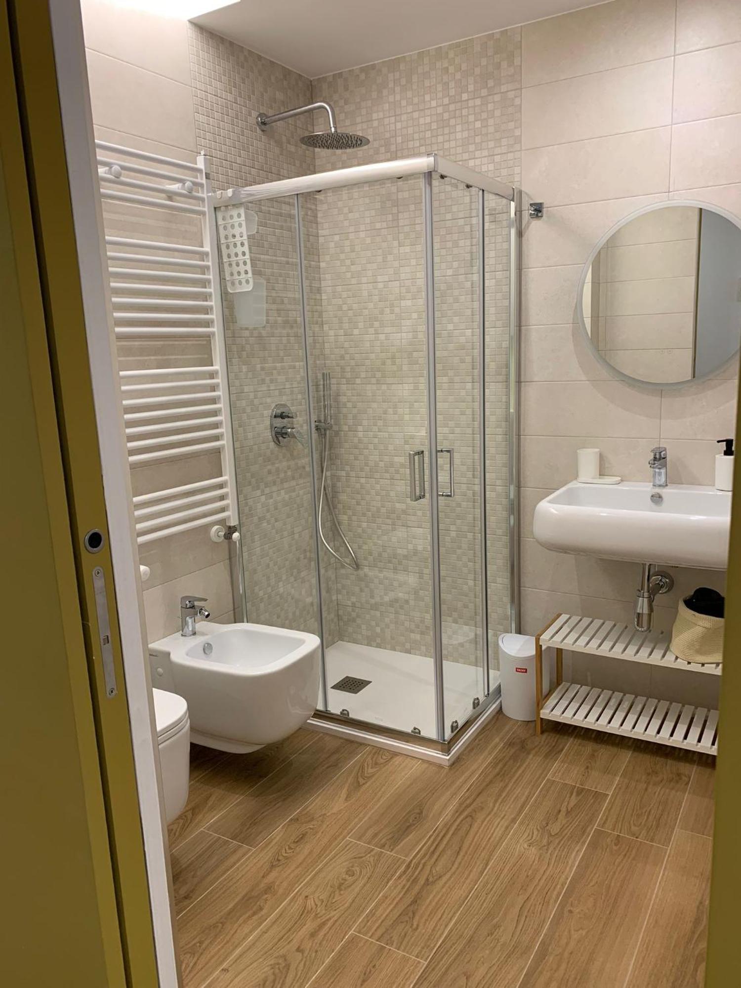 Domus13-With Private Parking Apartment Bari Bagian luar foto