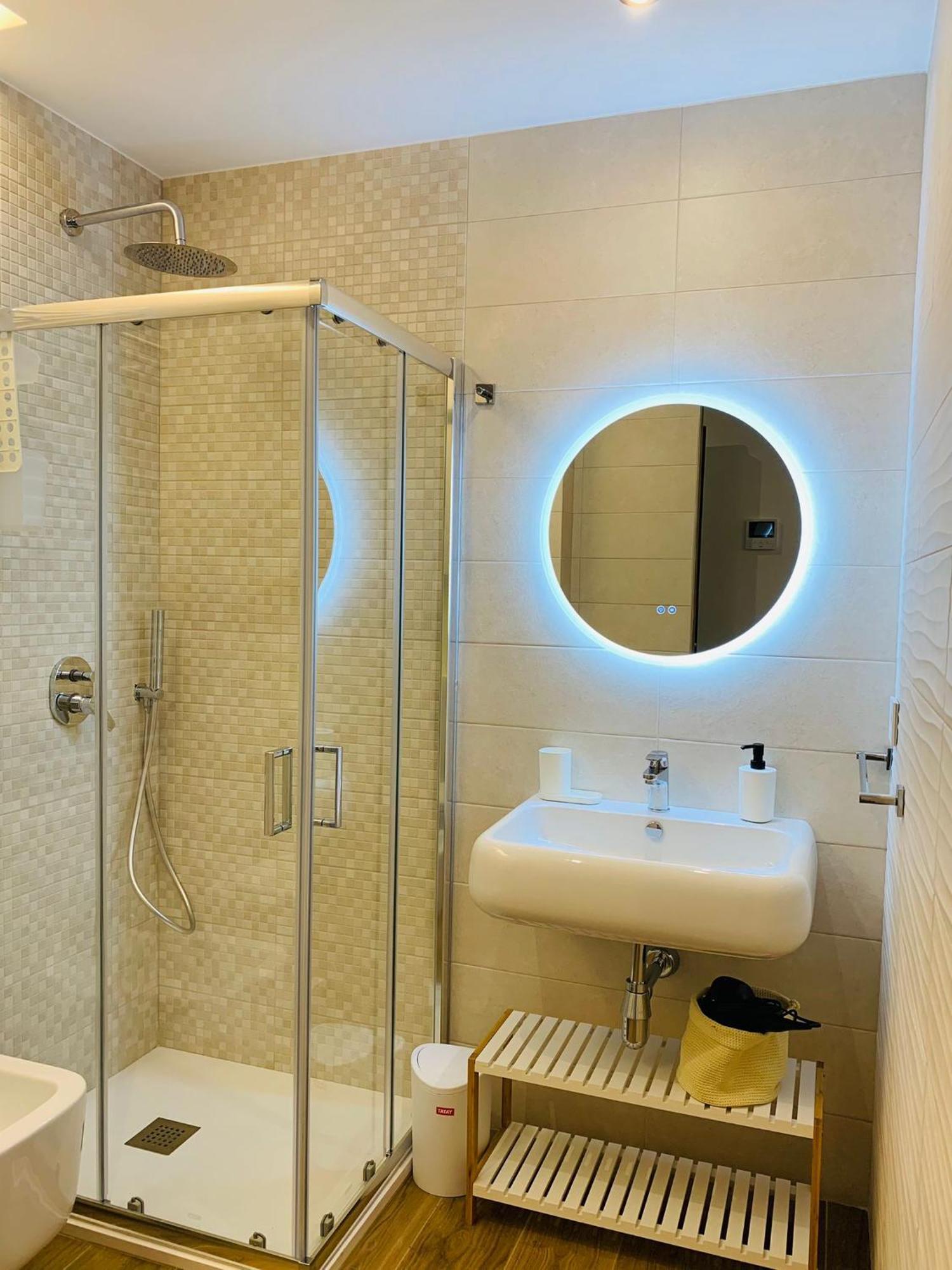 Domus13-With Private Parking Apartment Bari Bagian luar foto