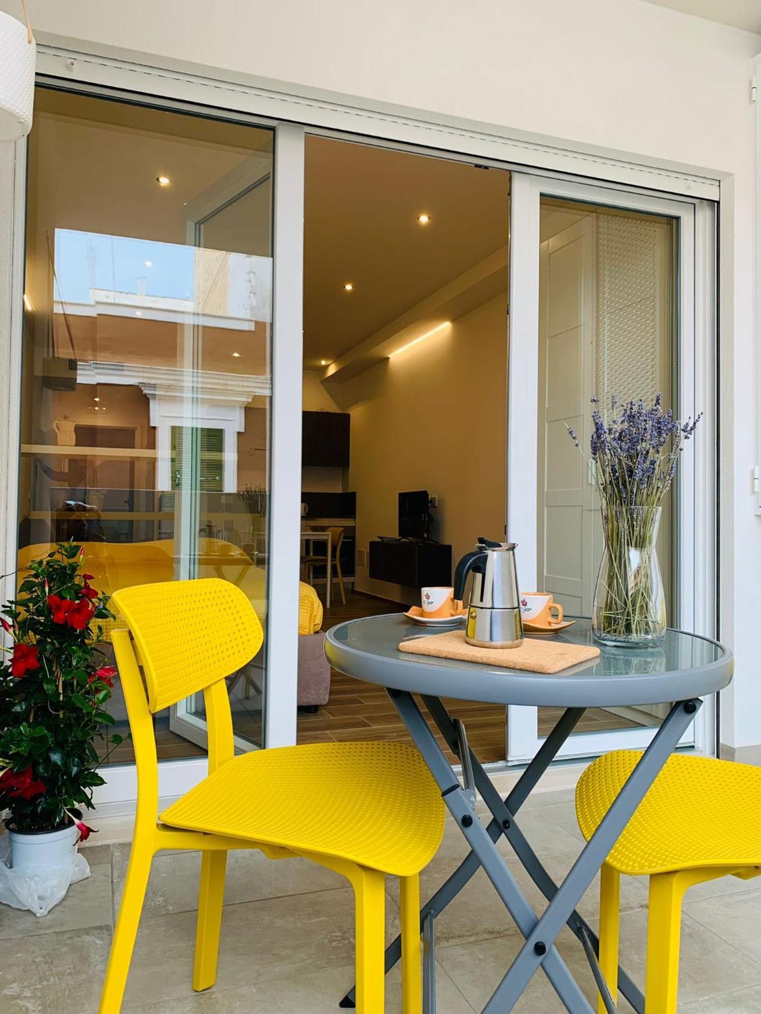 Domus13-With Private Parking Apartment Bari Bagian luar foto