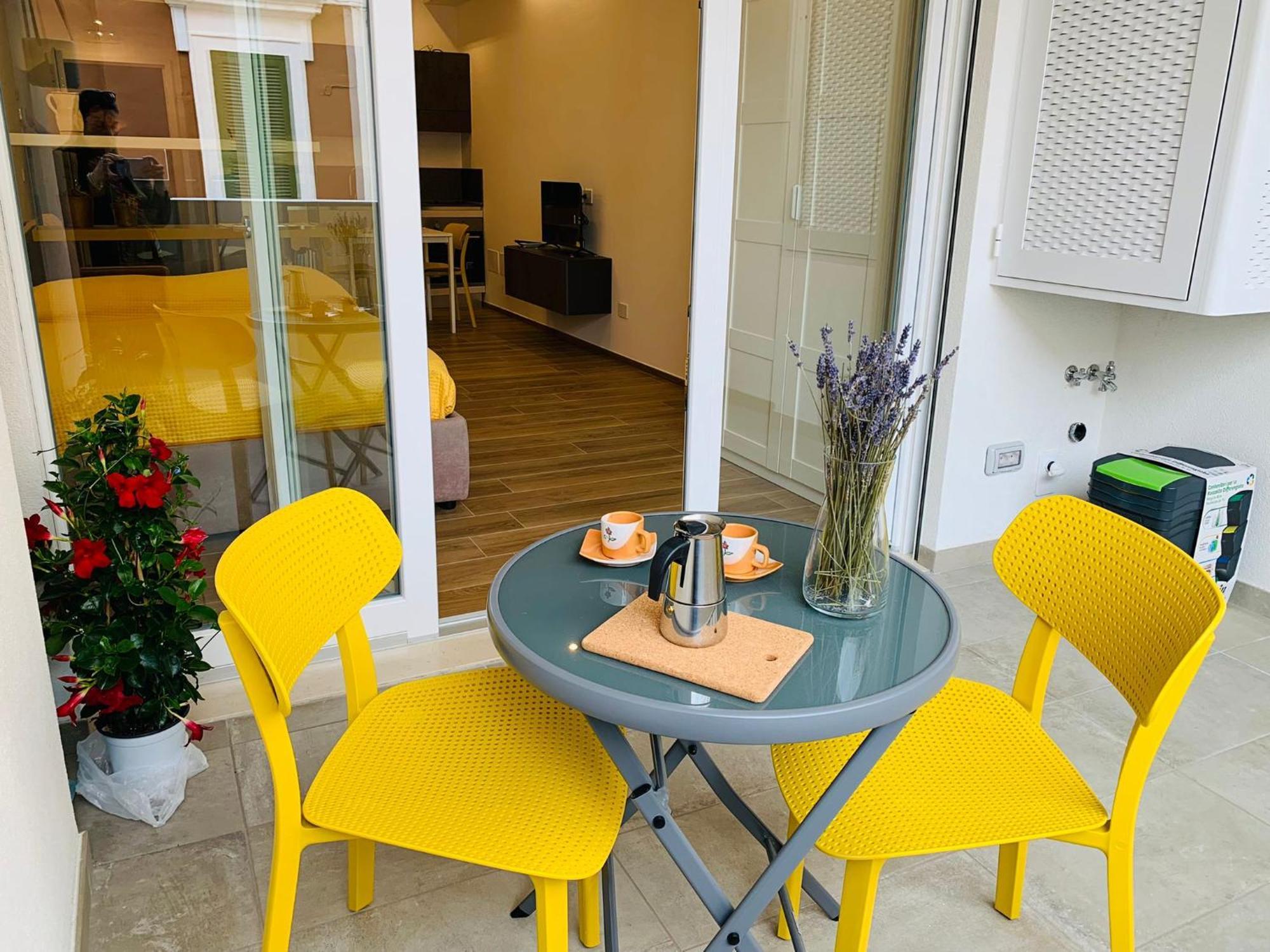 Domus13-With Private Parking Apartment Bari Bagian luar foto